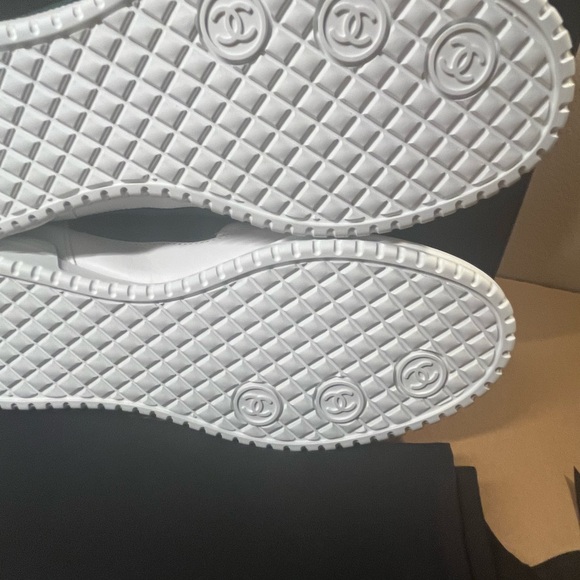 Authentic Chanel Calfskin Suede Coco Mark Logo Women’s sneakers size 40 - Picture 15 of 15